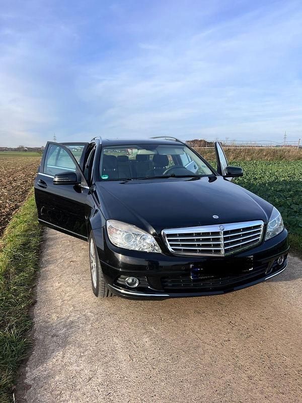 Schwarz Gebraucht 2010 Mercedes 220 Kombi | 6.500 € (Superpreis) - Bild 1/4