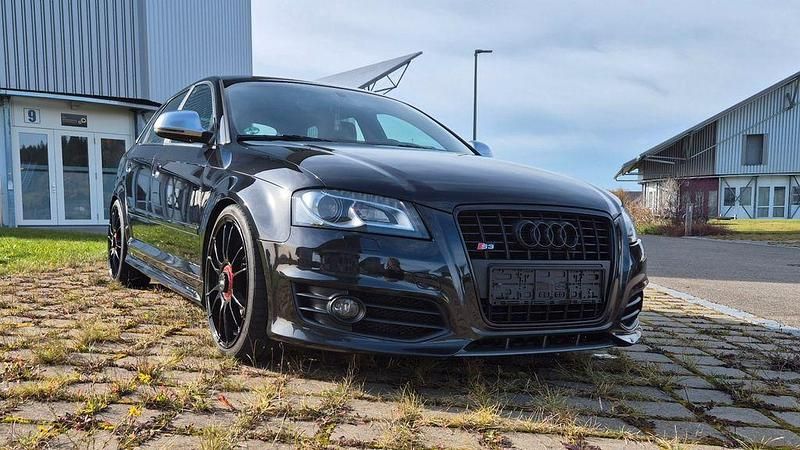 Schwarz Gebraucht 2010 Audi S3 Black Edition Limousine | 14.100 € (Fairer Preis) - Bild 1/4