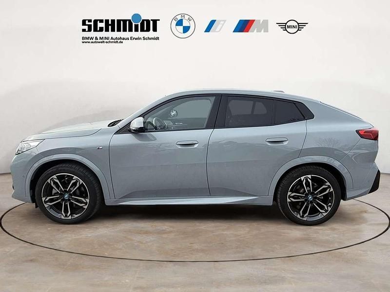 Gebraucht BMW iX2 M Sport 230 kW (313 PS) 2024 M brooklyn grau metallic SUV