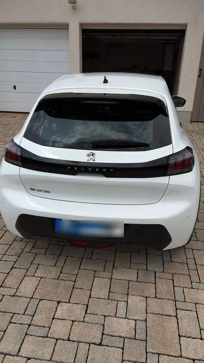 Gebraucht Peugeot e-208 Active 100 kW (136 PS) 2021 Weiß Kleinwagen