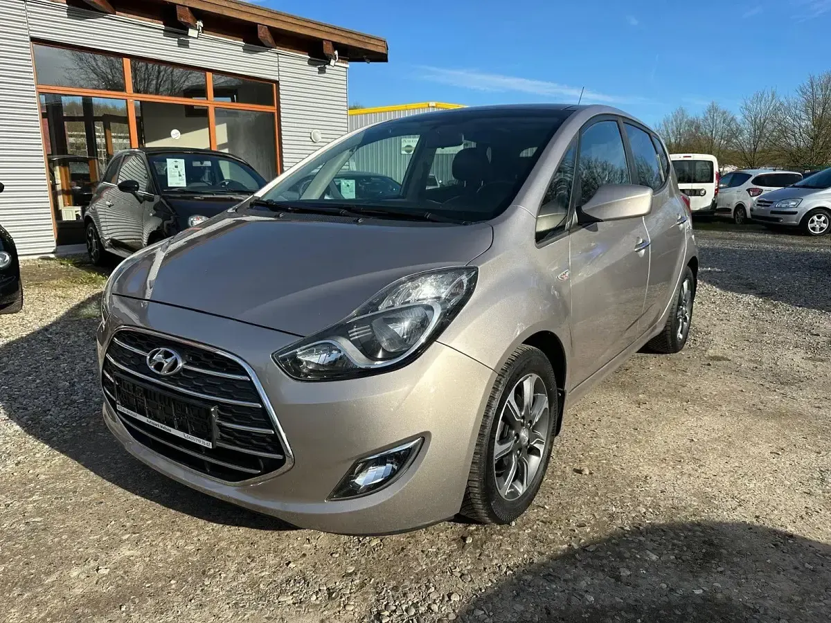 Gebraucht Hyundai ix20 125 PS (91 kW) 2016 Gold Kleinwagen