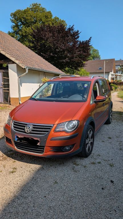 Orange Gebraucht 2009 VW Touran Cross Van / Kleinbus | 4.800 € (Guter Preis) - Bild 1/4