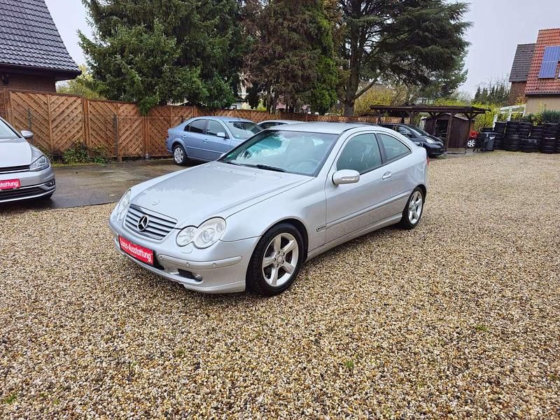 Gebraucht Mercedes C220 170 PS (125 kW) 2004 Silber Coupé