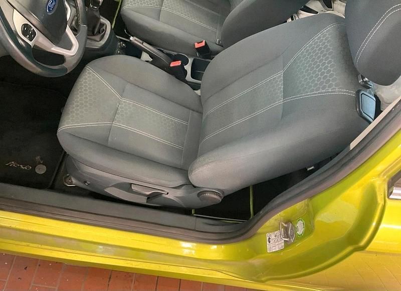 Gebraucht Ford Fiesta Titanium 97 PS (71 kW) 2011 Grün Kleinwagen