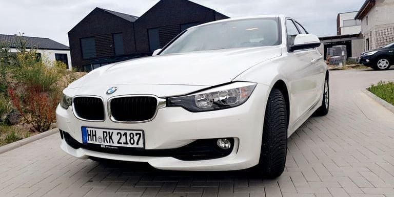 Weiß Gebraucht 2014 BMW 316 Limousine | 11.900 € (Fairer Preis) - Bild 1/4