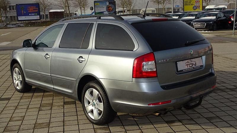 Gebraucht Skoda Octavia Ambition 140 PS (102 kW) 2013 Grau Kombi