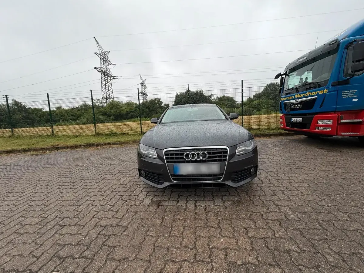 Gebraucht Audi A4 143 PS (105 kW) 2010 Grau Limousine