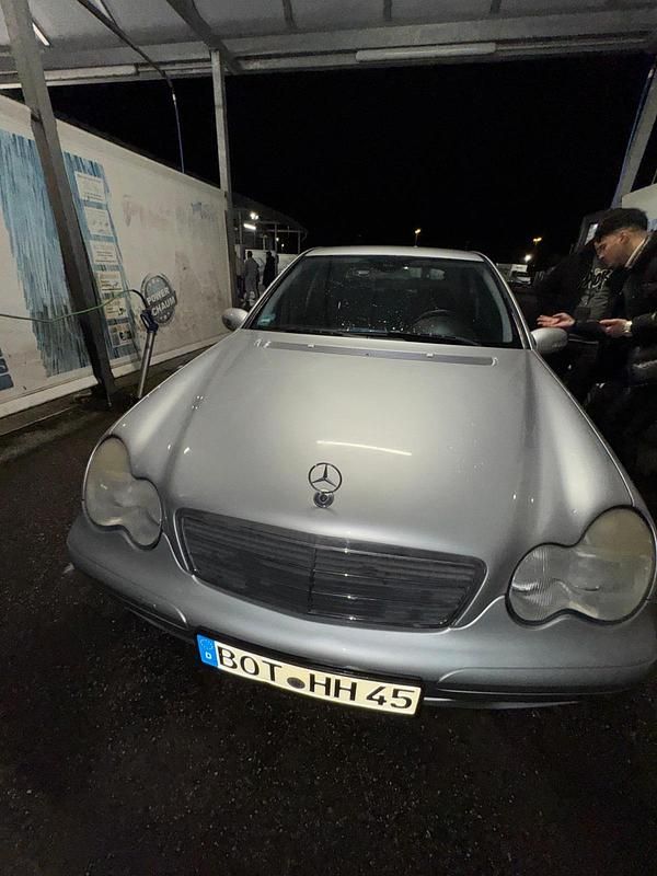 Grau Gebraucht 2004 Mercedes C180 Limousine | 2.300 € (Guter Preis) - Bild 1/4