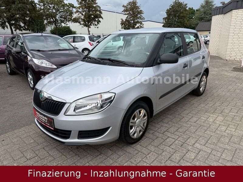 Silber Gebraucht 2011 Skoda Fabia Classic Limousine | 5.999 € (Etwas zu teuer) - Bild 1/4