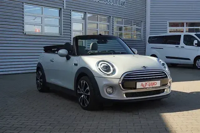 Gebraucht Mini Cooper Cabriolet 136 PS (100 kW) 2019 White silver metallic Cabrio