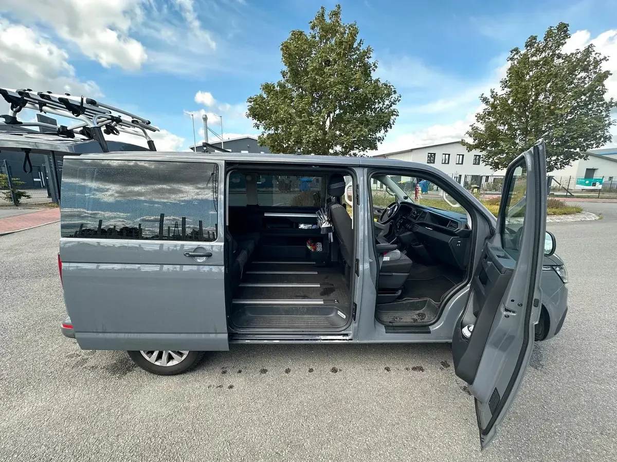 Gebraucht VW Multivan Family 150 PS (110 kW) 2021 Grau Van / Kleinbus
