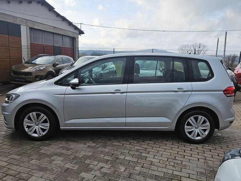 Gebraucht VW Touran Trendline 110 PS (80 kW) 2017 Silber Van / Kleinbus