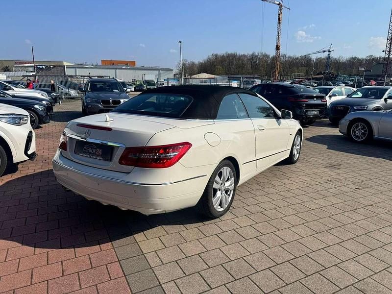 Gebraucht Mercedes E200 184 PS (135 kW) 2011 Calcitweiss  unilack Cabrio