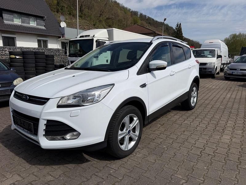 Usata Ford Kuga SYNC Edition 120 CV (88 kW) 2016 Bianco SUV