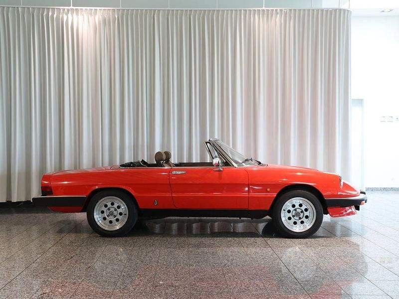Gebraucht Alfa Romeo Spider 103 PS (75 kW) 1983 Rot Cabrio