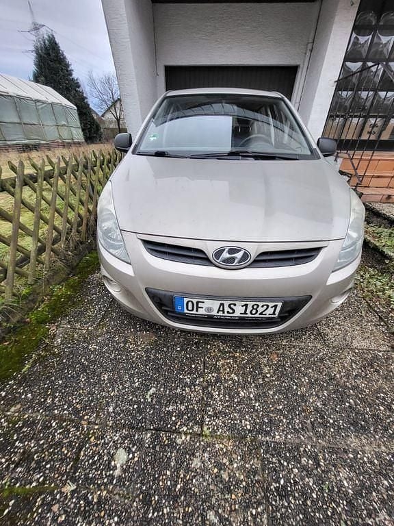 Gebraucht Hyundai i20 Edition 77 PS (56 kW) 2011 Gold Kleinwagen