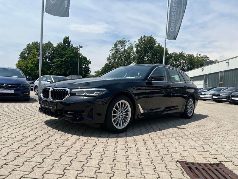 Schwarz Gebraucht 2021 BMW 520 Sport Line Kombi | 31.990 € (Fairer Preis) - Bild 1/4