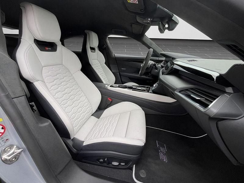 Gebraucht Audi e-tron GT quattro Ambiente 439 kW (598 PS) 2024 Florettsilber metallic (metallic) Limousine