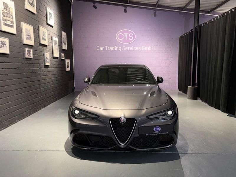 Colore esterno (grigio vesuvio Gebraucht 2016 Alfa Romeo Giulia Quadrifoglio Limousine | 49.900 € (Teuer) - Bild 1/4