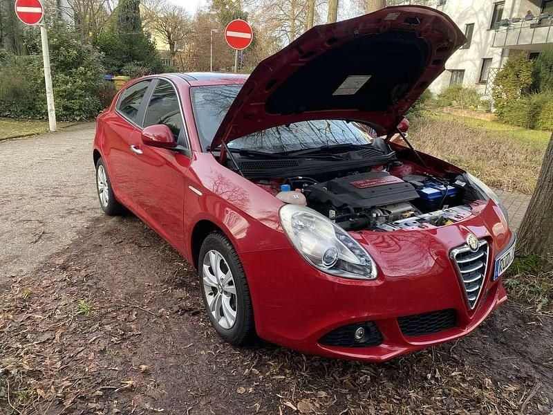 Gebraucht Alfa Romeo Giulietta Turismo 170 PS (125 kW) 2012 Rot Kleinwagen