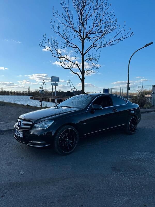 Schwarz Gebraucht 2011 Mercedes C180 Coupé | 4.500 € (Superpreis) - Bild 1/4