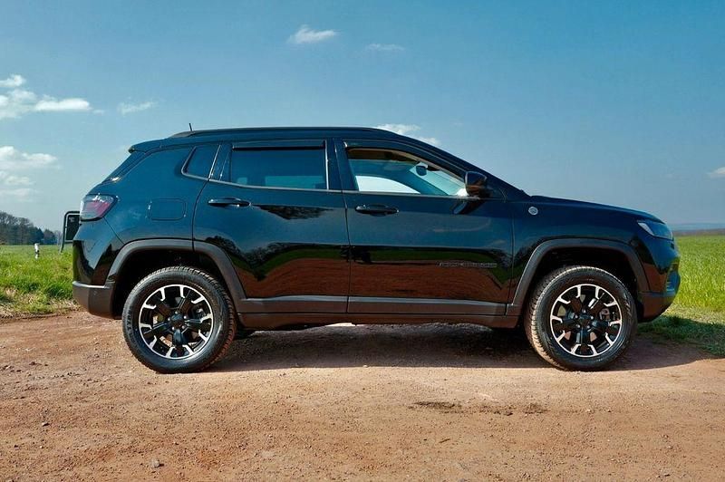 Gebraucht Jeep Compass Trailhawk 190 PS (139 kW) 2022 Schwarz SUV