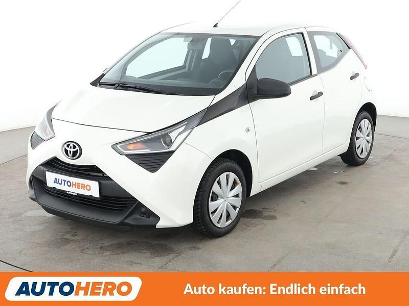 Weiß Gebraucht 2018 Toyota Aygo X-play Kleinwagen | 8.990 € (Etwas zu teuer) - Bild 1/3