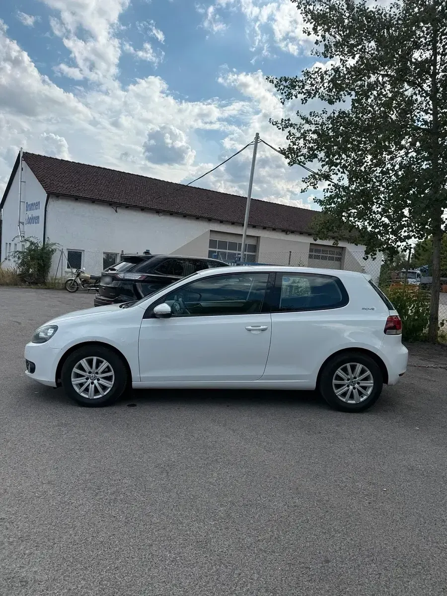 Gebraucht VW Golf VI 105 PS (77 kW) 2012 Weiß Kleinwagen
