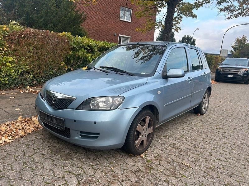 Blau Gebraucht 2005 Mazda 2 Active Limousine | 200 € (Superpreis) - Bild 1/4