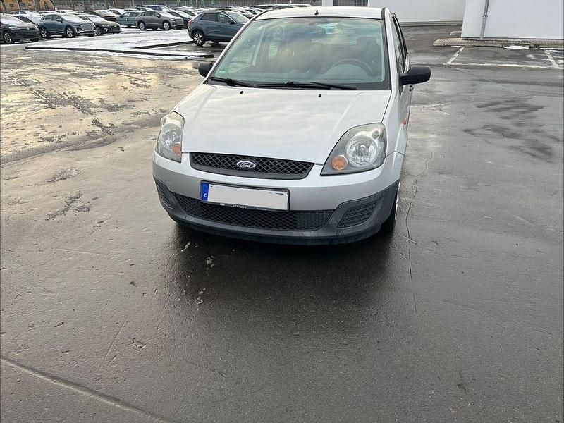 Gebraucht Ford Fiesta Ambiente 70 PS (51 kW) 2006 Silber Kleinwagen