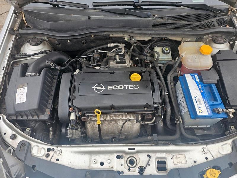 Gebraucht Opel Astra 115 PS (84 kW) 2009 Silber Limousine