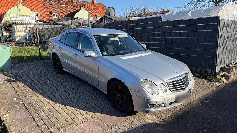 Gebraucht Mercedes E220 Elegance 170 PS (125 kW) 2006 Silber Limousine