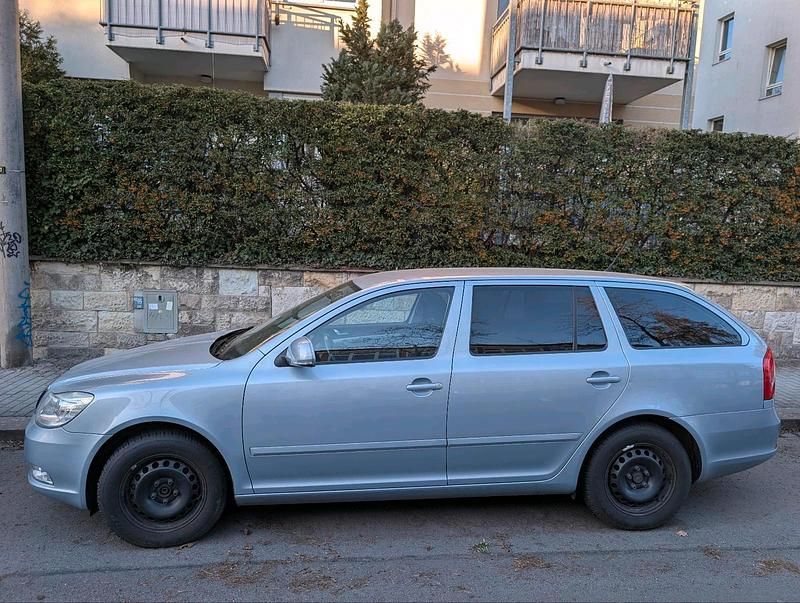 Gebraucht Skoda Octavia Impuls Edition 105 PS (77 kW) 2011 Silber Kombi