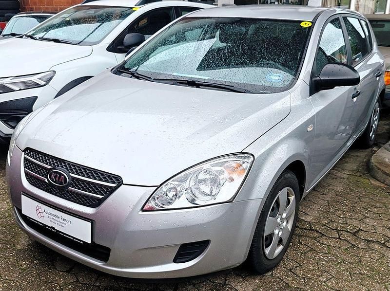 Silber Gebraucht 2008 Kia Ceed Limousine | 4.797 € (Fairer Preis) - Bild 1/1