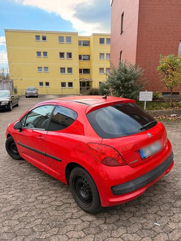 Rot Gebraucht 2009 Peugeot 207 Kleinwagen | 1.699 € (Guter Preis) - Bild 1/4