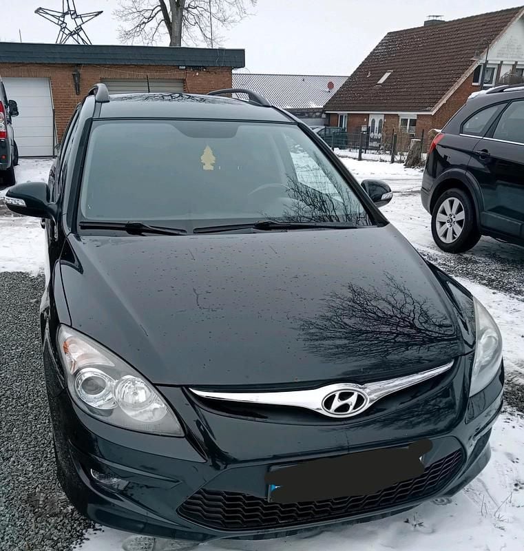 Schwarz Gebraucht 2011 Hyundai i30 Kombi | 1.750 € (Guter Preis) - Bild 1/4