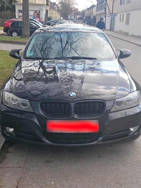 Gebraucht BMW 320 184 PS (135 kW) 2012 Schwarz Kombi