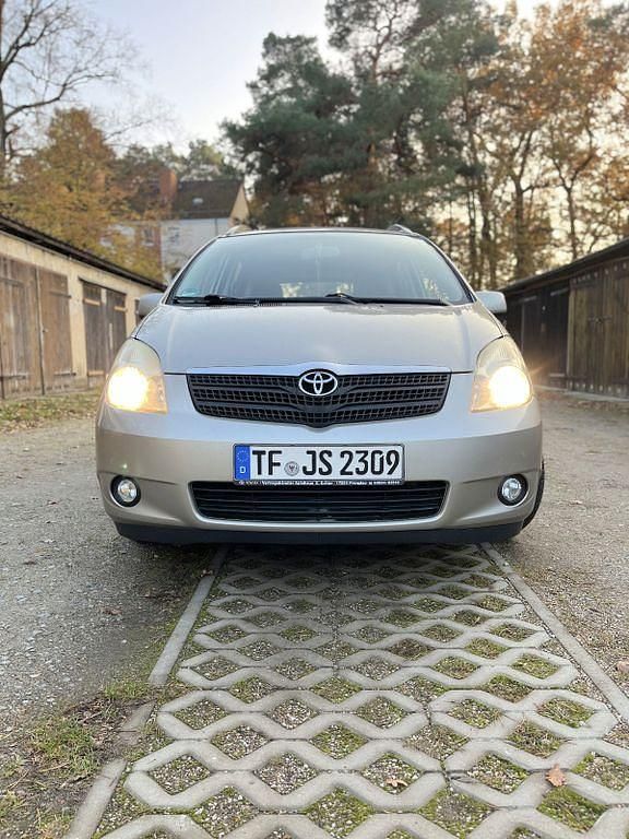 Silber Gebraucht 2003 Toyota Corolla Verso Sol Van / Kleinbus | 3.200 € (Fairer Preis) - Bild 1/4
