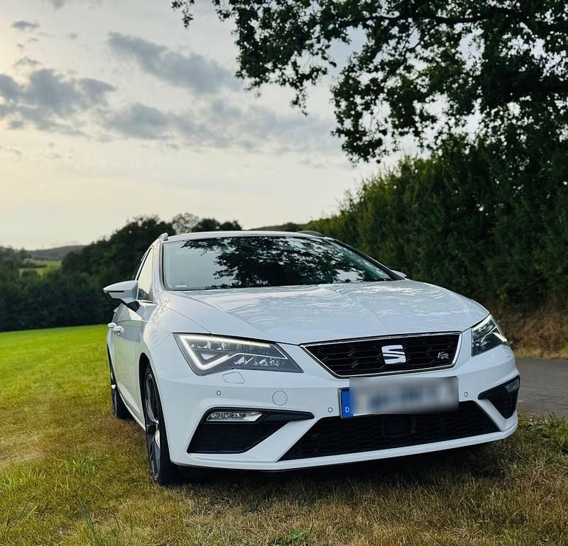 Weiß Gebraucht 2019 Seat Leon Beats Kombi | 16.500 € (Fairer Preis) - Bild 1/4