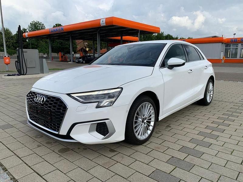 Weiß Gebraucht 2022 Audi A3 Sportback Advanced Limousine | 21.900 € (Fairer Preis) - Bild 1/4