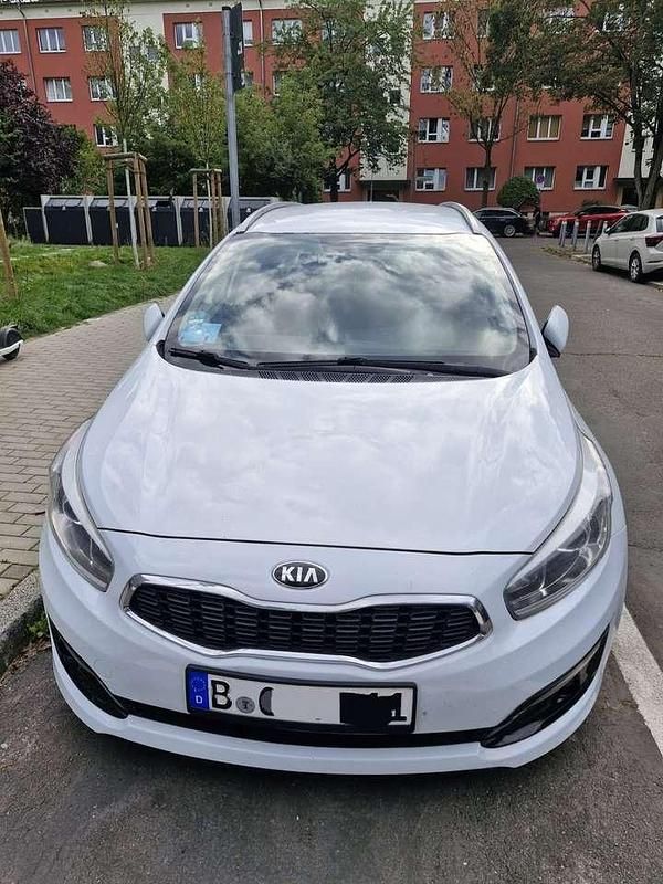 Weiß Gebraucht 2016 Kia Ceed Spirit Kombi | 6.599 € (Guter Preis) - Bild 1/4