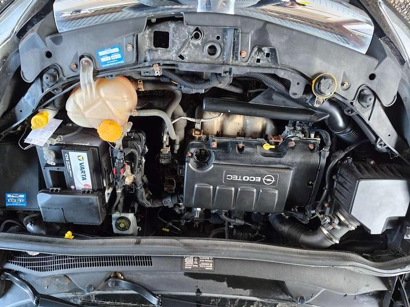 Gebraucht Opel Corsa Innovation 101 PS (74 kW) 2010 Saphirschwarz mineraleffekt Kleinwagen