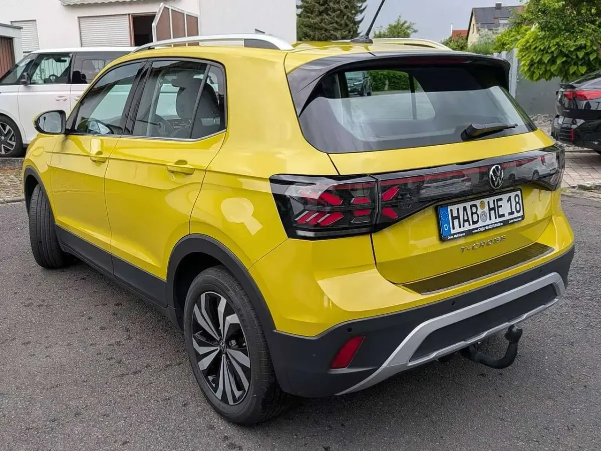Gebraucht VW T-Cross Life 116 PS (85 kW) 2024 Gelb SUV