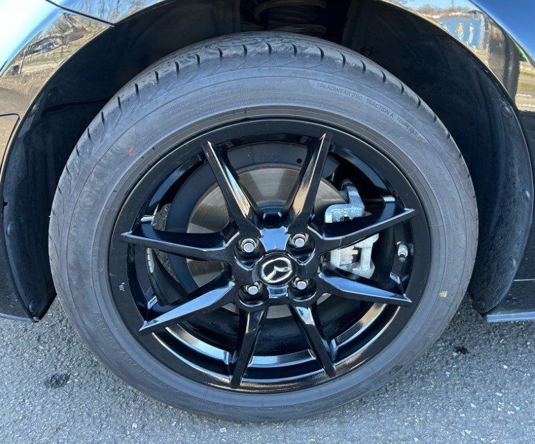 Gebraucht Mazda MX5 Basis 132 PS (97 kW) 2020 Jet black Cabrio