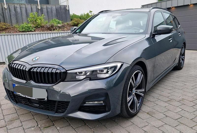 Grau Gebraucht 2020 BMW 320 M Sport Kombi | 24.500 € (Guter Preis) - Bild 1/4
