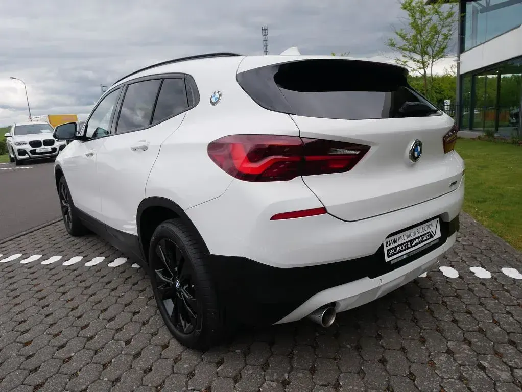 Gebraucht BMW X2 Sport Line 136 PS (100 kW) 2022 Weiß SUV