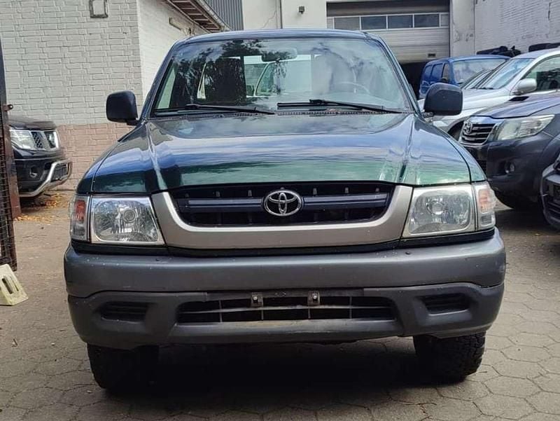 Grün Gebraucht 2002 Toyota HiLux Abholung | 5.900 € (Superpreis) - Bild 1/4
