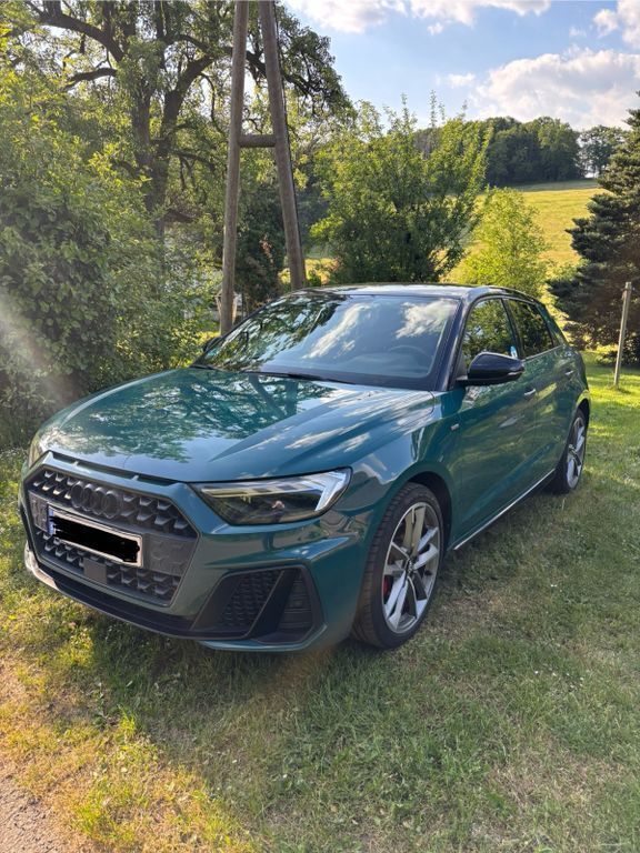 Grün Gebraucht 2019 Audi A1 Sportback Sport Kleinwagen | 22.500 € (Fairer Preis) - Bild 1/4