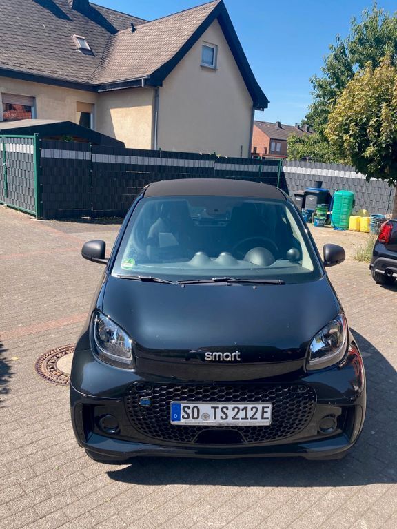 Schwarz Gebraucht 2021 Smart ForTwo Electric Drive Coupé | 8.600 € (Etwas zu teuer) - Bild 1/4