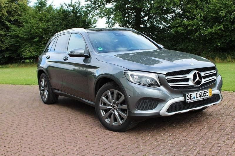 Grau Gebraucht 2018 Mercedes GLC250 AMG SUV | 23.500 € (Superpreis) - Bild 1/4